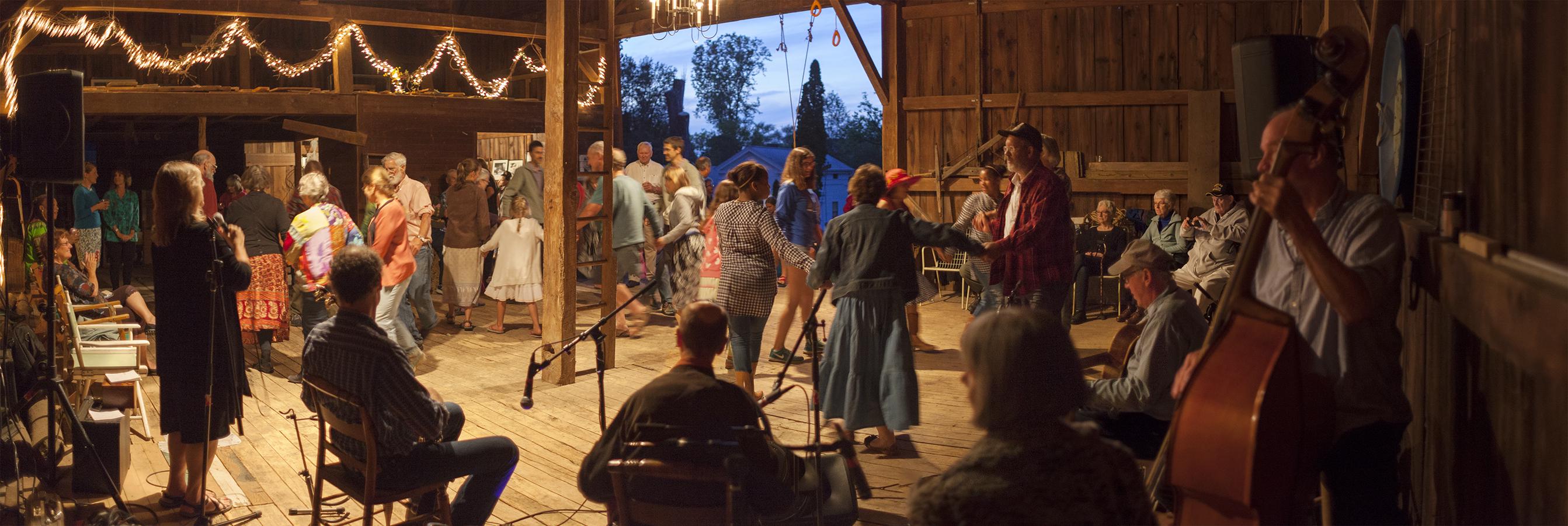 A fall barn dance with TOiVO